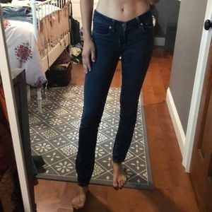 American Eagle skinny jeans size 2! Mid rise